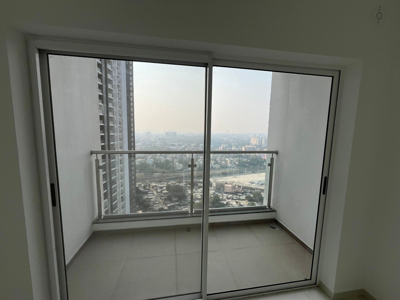 Center One Runwal, Chinchwad - 2 BHK Flat Starting @ ₹1.25 Cr